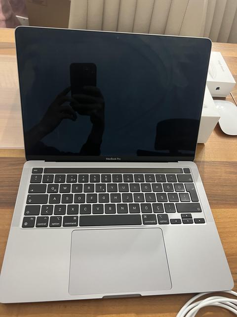 macbook pro tr cihazı m2 8gb ram 512gb hafıza + magic 2 mause garantili