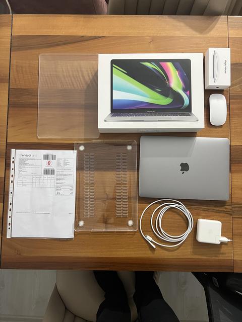 macbook pro tr cihazı m2 8gb ram 512gb hafıza + magic 2 mause garantili