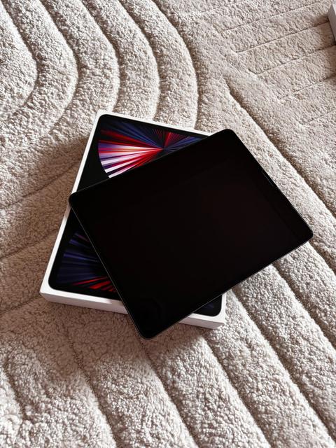 --- ANKARA --- iPad Pro 5. Nesil 16GB/ 1TB M1 CPU 12.9" Magic Keyboard TR - 48.000 ₺