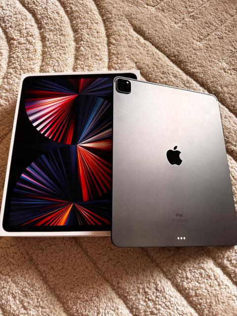 --- ANKARA --- iPad Pro 5. Nesil 16GB/ 1TB M1 CPU 12.9" Magic Keyboard TR - 48.000 ₺