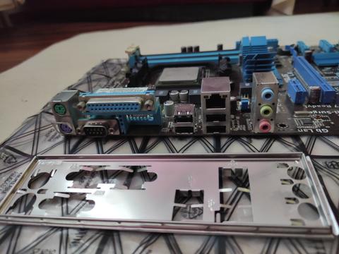 AZ ve TEMİZ KULLANILMIŞ ASUS M5A78l LE ANAKART ve AMD FX-6300 İŞLEMCİ