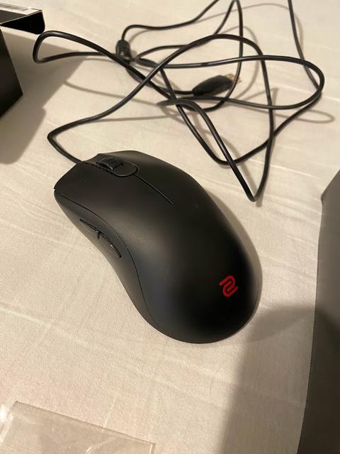 BenQ Zowie FK1+ // SteelSeries QcK Heavy Medium Mouse Pad