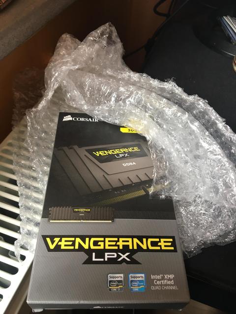 Corsair Vengeance 3000MHZ CL15 2x8GB  590TL SON