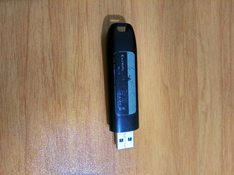 SATILDI **** Sandisk Extreme 64 gb Usb 3.0 Bellek