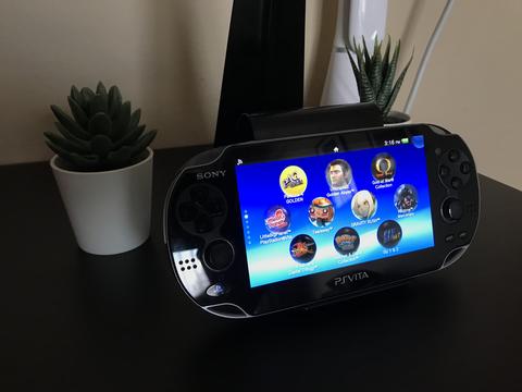 PS Vita(62 Oyun)+ 64 GB +Sarj Aleti+Kılıf+Ücretsiz Oyun İndirme