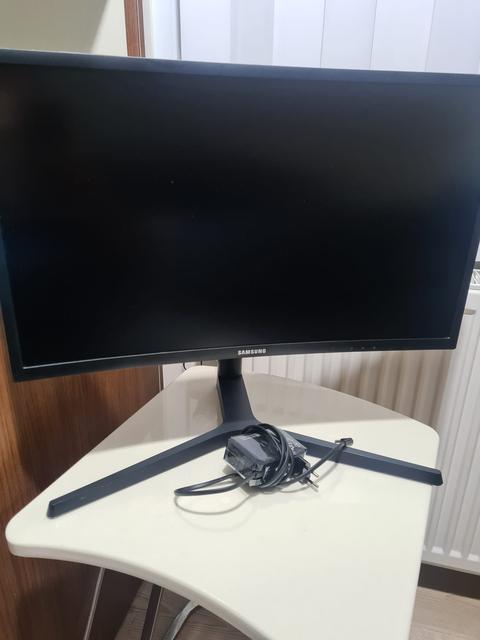 Samsung CFG73 23.5' Curved 144Hz 1ms Gaming Monitör