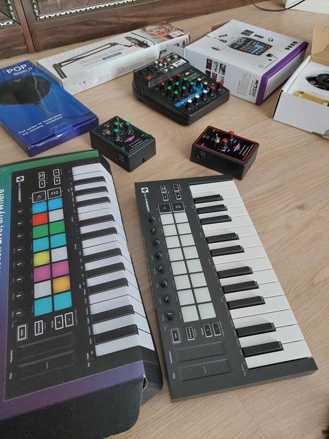 Midi klavye +mikser+mikrofon+pedal