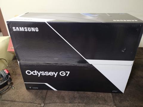 SAMSUNG 27' Odyssey G7 2K 1ms 240Hz G-Sync QLED 1000R Curved VA Gaming Monitör