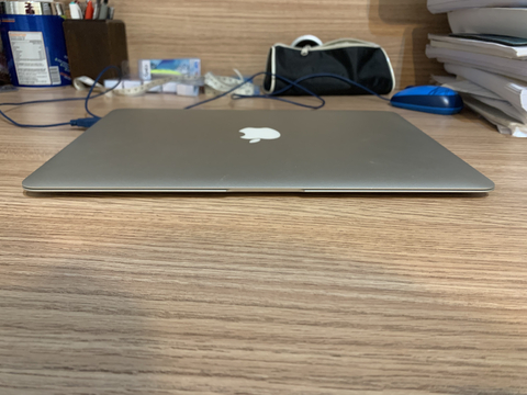 Macbook Air 2017 585 pil devri 8.000 tl.