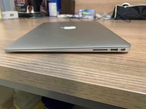 Macbook Air 2017 585 pil devri 8.000 tl.