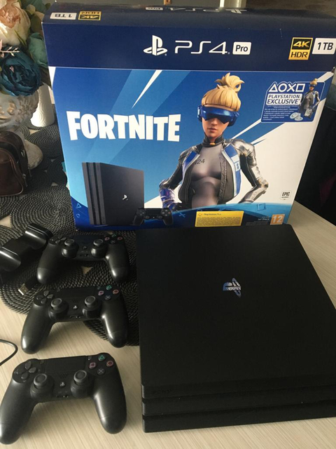 16 Ay Garantili Playstation 4 Pro + 3 Joyistik + Şarj İstasyonu ( cuh 7216b )