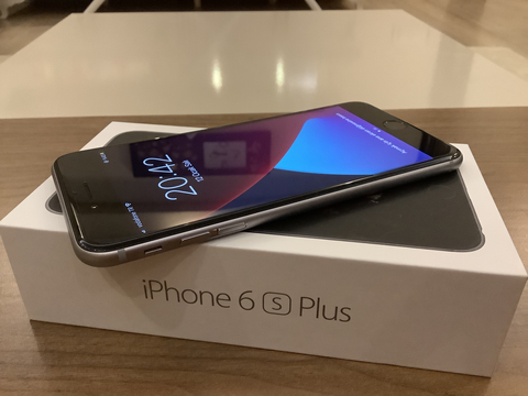 Apple iPhone 6s Plus 32 GB (Uzay Grisi)