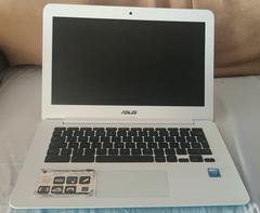 Asus C300S Chromebook. İngiltere'den alındı, klavyesi İngilizce, intel Celeron N3060 1.6GHz, 4GB Ram