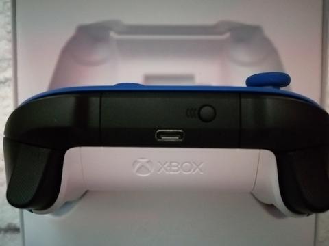 SATILDI -  2.EL 9.nesil XBOX GAMEPAD (SHOCK BLUE)