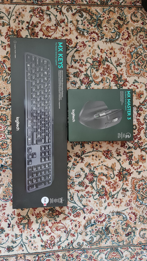 Logitech MX Master 3 Mouse ve Logitech MX Keys Aydınlatmalı Klavye
