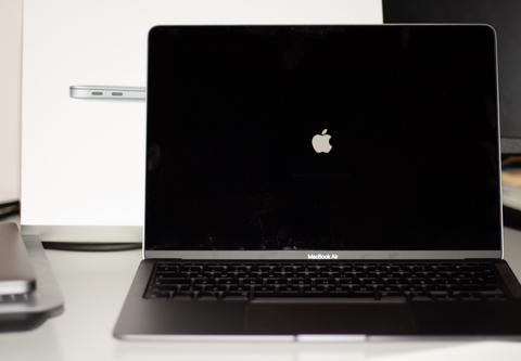 TERTEMİZ MACBOOK AIR 2020 M1 16GB RAM 256GB SSD