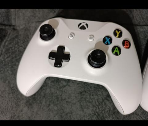 İki adet xbox gamepad controller orijinal