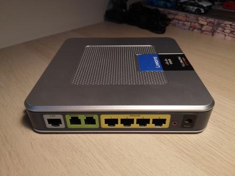 (Satılık) Linksys WAP300N 300 Mbps Access Point // (Arızalı) Linksys WAG54GP2 Adsl modem