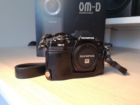 (SATILDI) Olympus Omd Em10 mark 2 (Siyah) + 14-42mm (EZ) + 40-150mm + Minolta 50mm Set ve Extralar