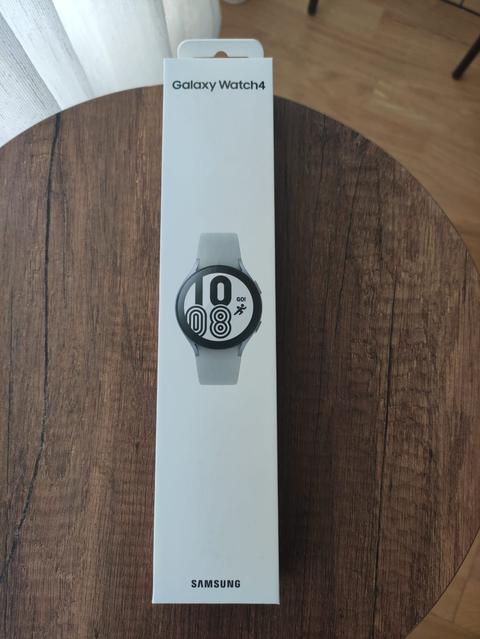 Sıfır açılmamış kutusunda silver Galaxy Watch4