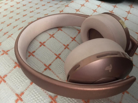 [SATILDI] SONY PS4 GOLD EDİTİON WİRELESS HEADSET ROSE GOLD