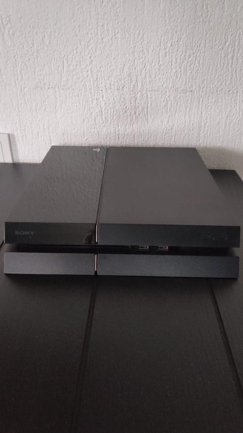 (SATILDI) Ps4 500GB Fat Kasa 1 Kol + 16 Oyunlu Psn Hesabı