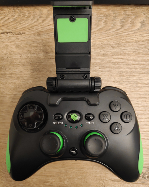 Monster Pusat Pro Bluetooth Gamepad