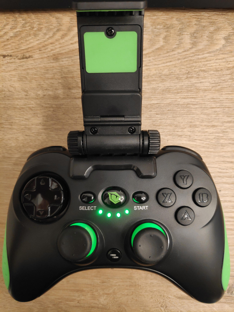 Monster Pusat Pro Bluetooth Gamepad