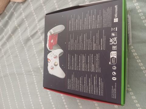 Xbox Gamepad (Starfield Limited Edition) + Xbox Şarj Kiti (9.Nesil)