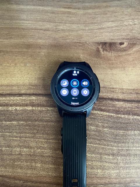[SATILDI] Samsung Galaxy Watch 42mm (SM-R810) + (KABLOSUZ ŞARJ)