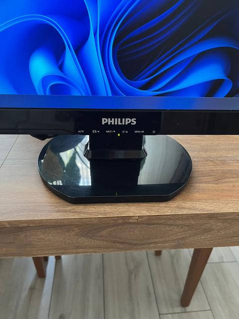 [SATILDI] Philips 22 inch Full HD Monitör 60 Hz (Ölü pixel testi videosu ekte)