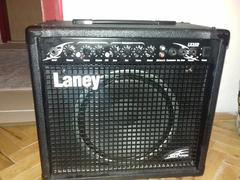 Satılık behringer elektro gitar, laney amfi ve 6 metre örgülü kablo