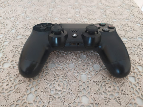 PS4 1 TB SIFIRDAN FARKSIZ TERTEMİZ SORUNSUZ + 8 OYUN