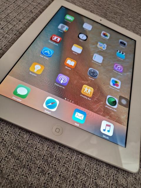 Apple iPad 2 - 16GB - 800 TL