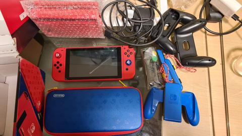 Nintendo Switch v2 red and blue edition + 128gb hafıza