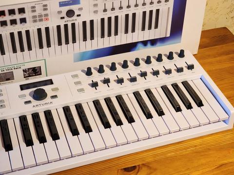 [SATILDI] Keylab 49 Essential - ( Beyaz ) 49 tuş keyboard