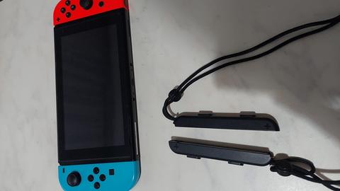 Nintendo Switch, 2 joy-con, bol oyunlu hesap