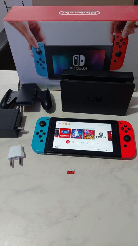 Nintendo Switch, 2 joy-con, bol oyunlu hesap