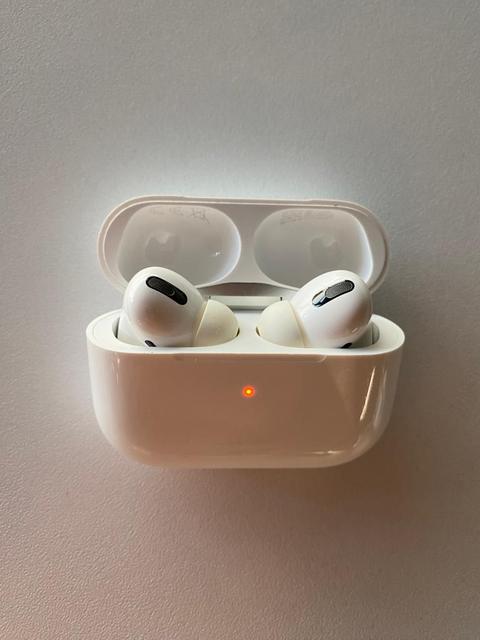 Apple airpods pro ve kılıfı (kutulu faturalı garantili )**3750tl