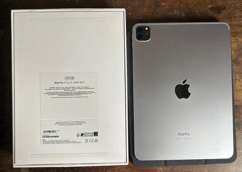 [SATILDI] iPad Pro 11 M2 256 GB 4.Nesil | Spigen Kılıf ve Ekran Camı (TR)