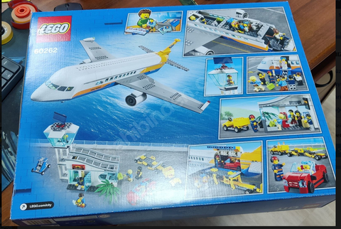 LEGO City Yolcu Uçağı 60262 Yapım Seti (669 Parça)