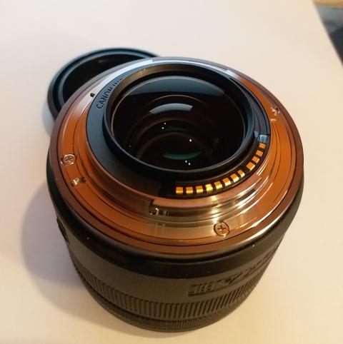 Canon RF 35mm f/1.8 IS STM