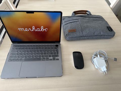 Apple Türkiye MacBook M2 16/512+Magic Mause 2+Çanta+Kılıf Satılık 45000