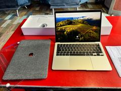 [SATILDI] Apple Macbook Air M1 8/256 GB TR