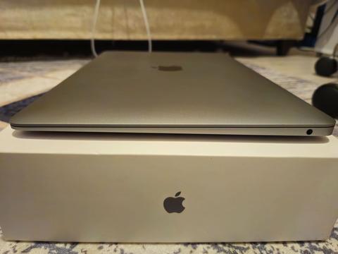 MacBook Air 2020 i3 8-256 GB
