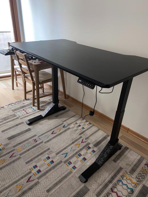 [SATILDI] IKEA UPPSPEL siyah 140x80 cm yüksekliği ayarlanabilen masa