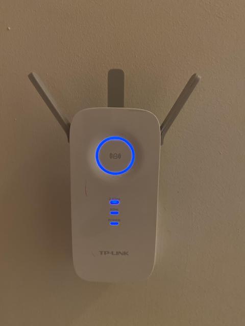 TP-LINK Wi-Fi range extender RE450