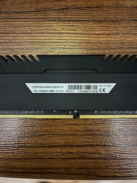[SATILDI] Corsair Vengeance RGB DDR4 3000 MHZ CL15 32GB (4x8)