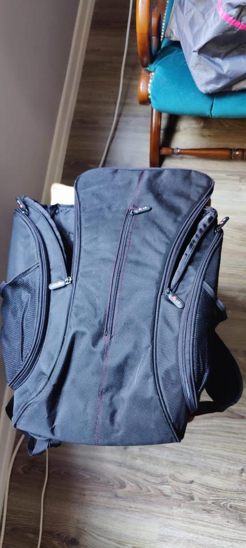 İntel ve LG markası için üretilmiş laptop sırt çantaları. 2 adet ihtiyaç fazlası