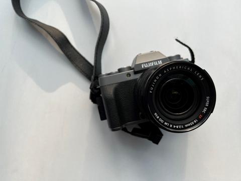 SATILDI Fujifilm X-T200 + XF 18-55 mm